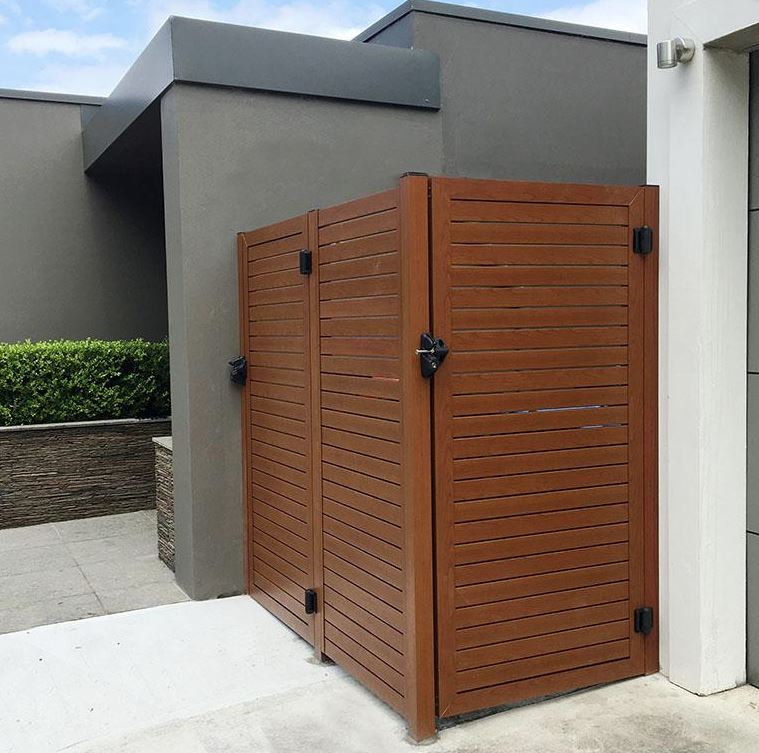 Gate Hinges Around Recycle Bin